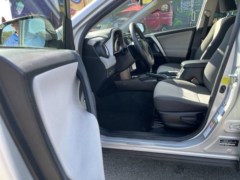 Used 2015 Toyota RAV4 LE AWD/4WD image 14