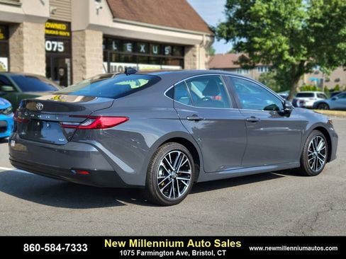 Used 2025 Toyota Camry XLE image 5