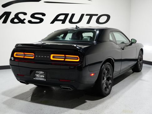 Used 2017 Dodge Challenger SXT Plus image 8
