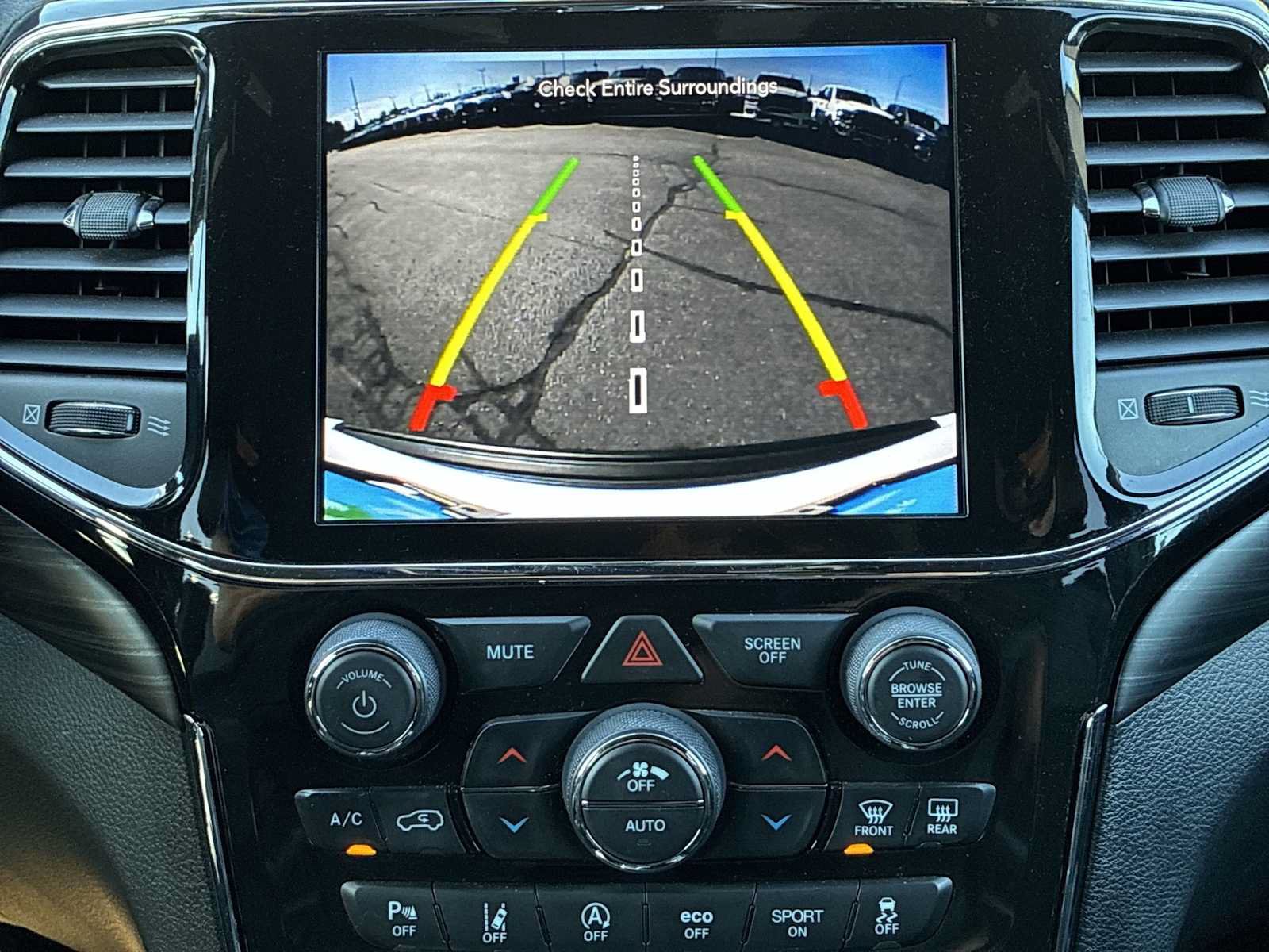 Used 2021 Jeep Grand Cherokee Laredo X AWD/4WD image 22
