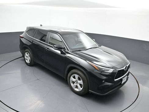 Certified 2025 Toyota Highlander LE AWD/4WD image 37