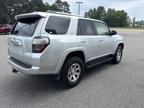 Used 2019 Toyota 4Runner SR5 AWD/4WD image 8