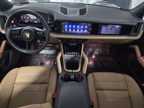 Certified 2026 Porsche Cayenne AWD/4WD image 19