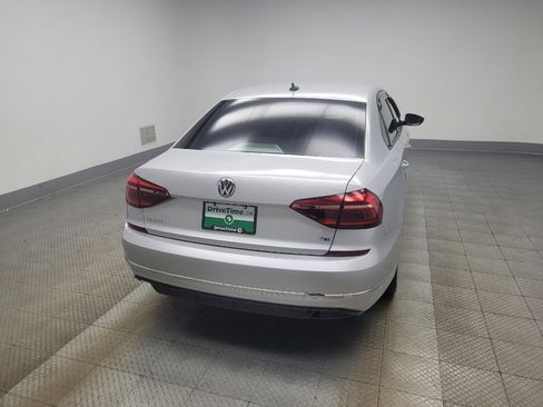 Used 2018 Volkswagen Passat 2.0T R-Line FWD image 7