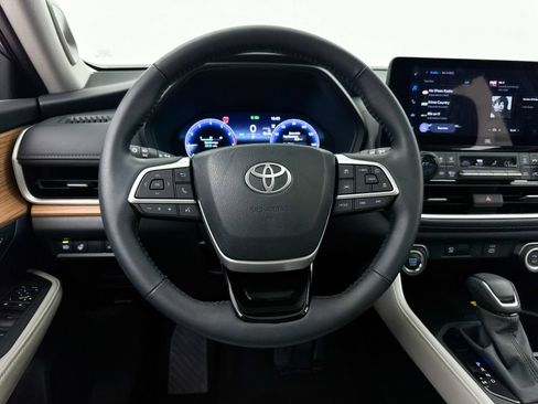 Used 2025 Toyota Grand Highlander FWD image 4