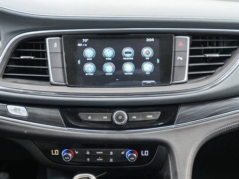 Used 2018 Buick Enclave Essence image 13