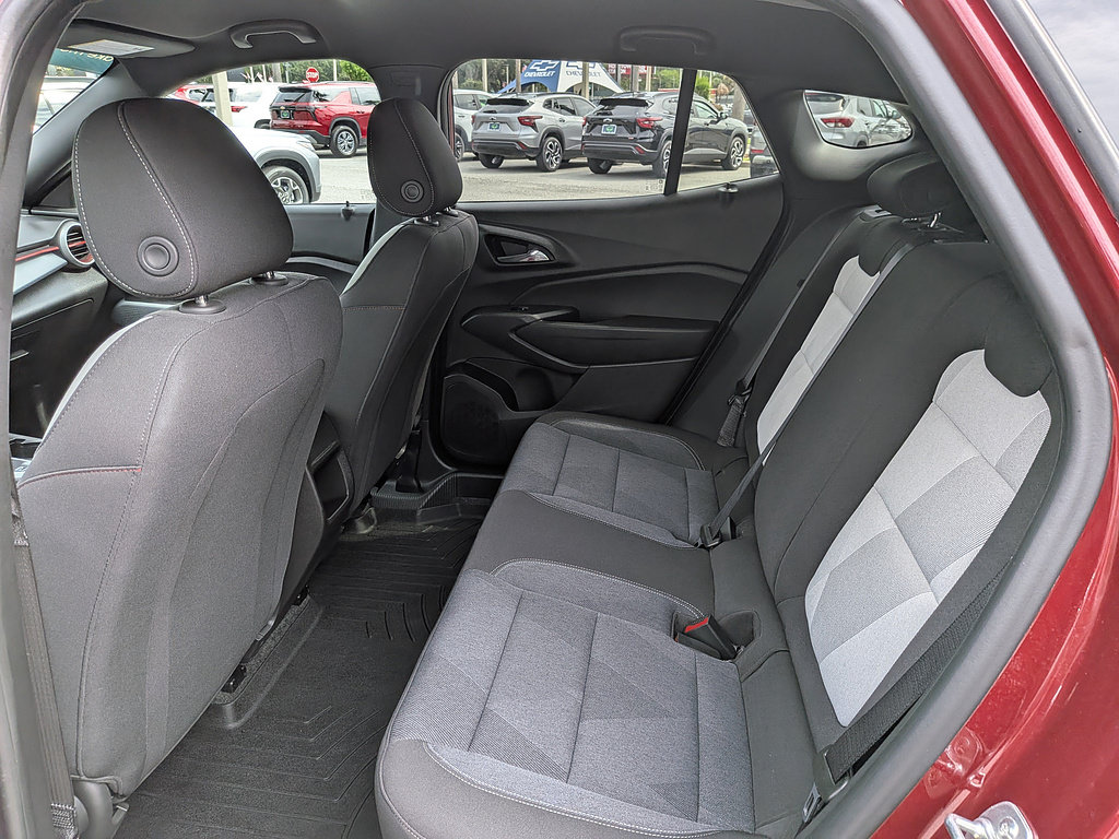 Used 2025 Chevrolet Trax RS w/ Driver Confidence Package FWD image 13