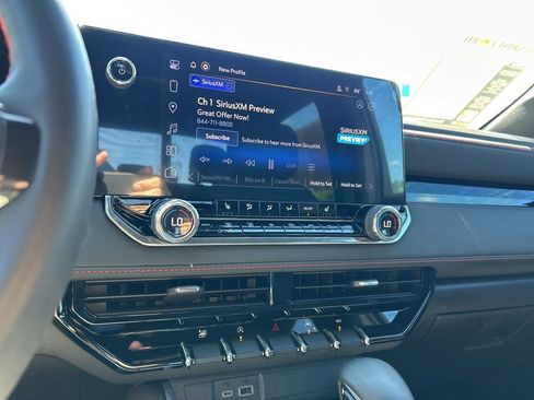 Used 2025 Chevrolet Colorado Z71 w/ Technology Package image 24