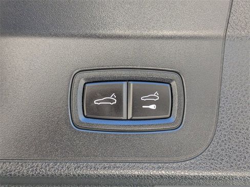 Used 2023 Porsche Panamera 4S w/ Premium Package image 15