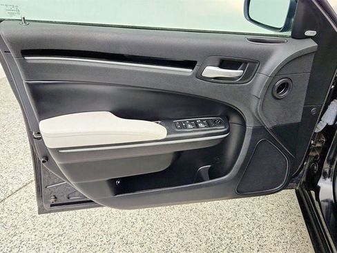 Used 2020 Chrysler 300 S AWD/4WD image 10