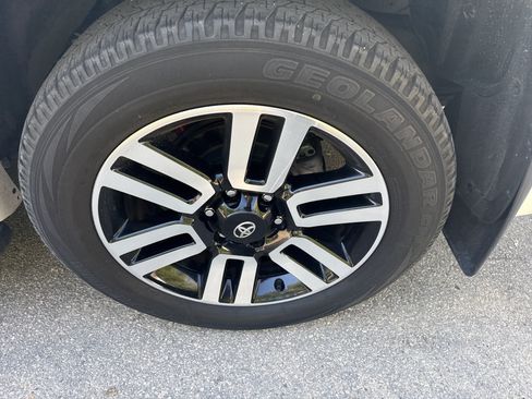 Used 2023 Toyota 4Runner Limited RWD image 11