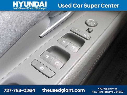Used 2025 Hyundai Elantra SE FWD image 23