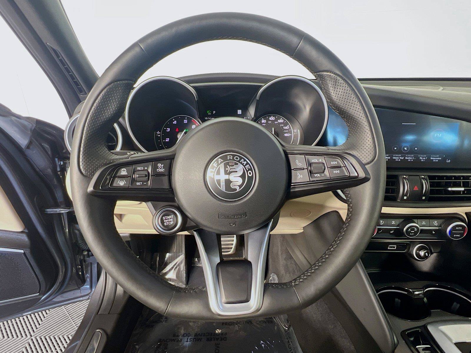 Used 2023 Alfa Romeo Giulia AWD w/ Quick Order Package 22X Lusso image 17