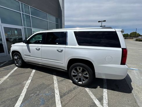 Used 2018 Chevrolet Suburban Premier AWD/4WD image 4