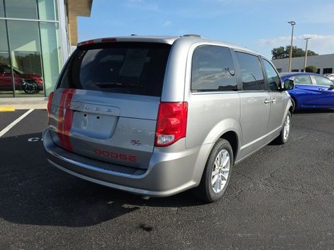 Used 2019 Dodge Grand Caravan SXT image 4
