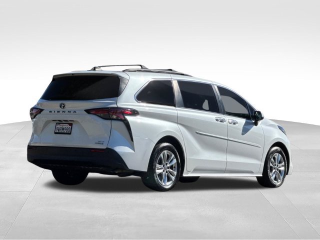 Used 2022 Toyota Sienna XLE w/ XLE Plus Package FWD image 4