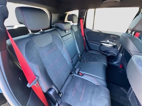 Used 2025 Mercedes-Benz GLB 35 AMG 4MATIC image 29