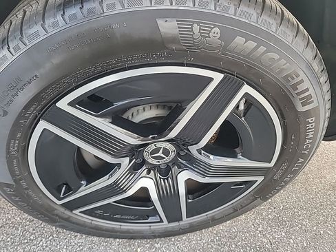 Used 2025 Mercedes-Benz GLC 300 4MATIC image 6