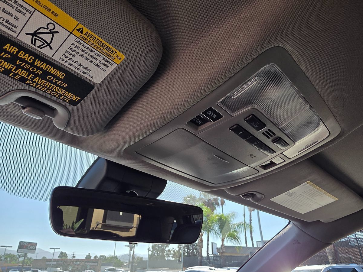 Used 2018 Toyota Highlander XLE FWD image 41