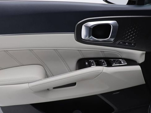 Used 2023 Kia Sorento SX Prestige image 17