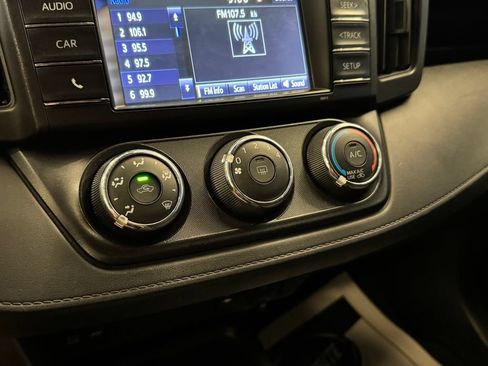 Used 2018 Toyota RAV4 LE w/ Carpet Mat Package FWD image 15