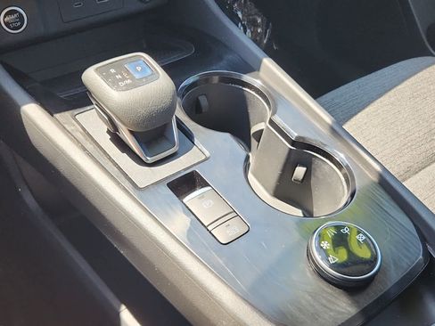 Used 2022 Nissan Rogue S image 12