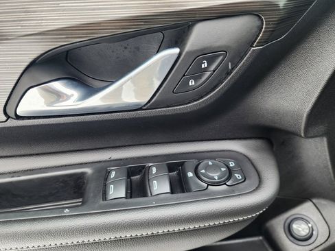 Used 2023 GMC Terrain SLE w/ Driver Convenience Package image 28