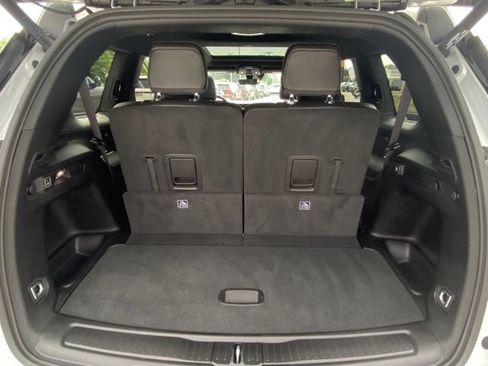 Used 2025 Jeep Grand Cherokee L Limited w/ Black Appearance Package AWD/4WD image 9
