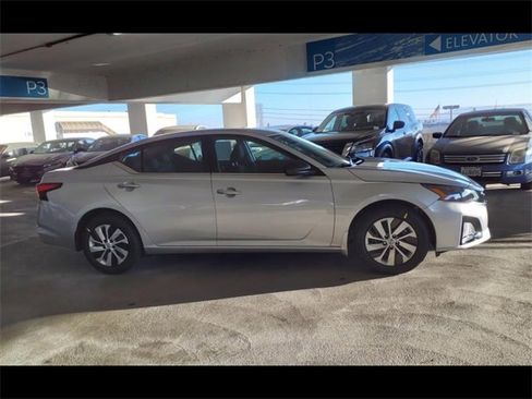 Certified 2025 Nissan Altima 2.5 S image 4