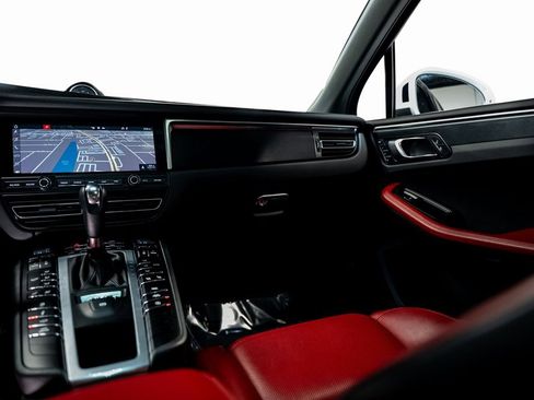 Used 2021 Porsche Macan GTS image 40