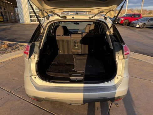 Used 2016 Nissan Rogue SV image 10