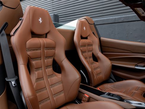 Certified 2022 Ferrari F8 Tributo image 40