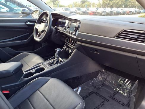 Used 2023 Volkswagen Jetta SE image 15