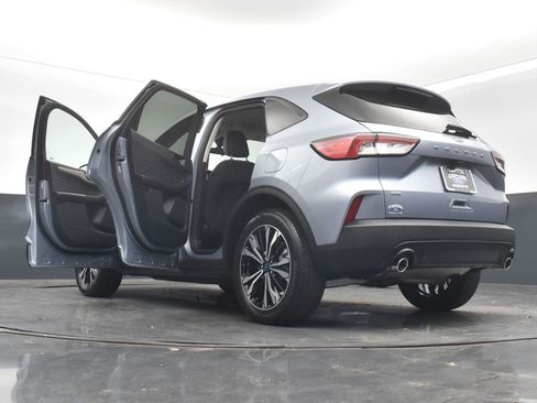 Used 2022 Ford Escape SE w/ SE Sport Appearance Package image 26