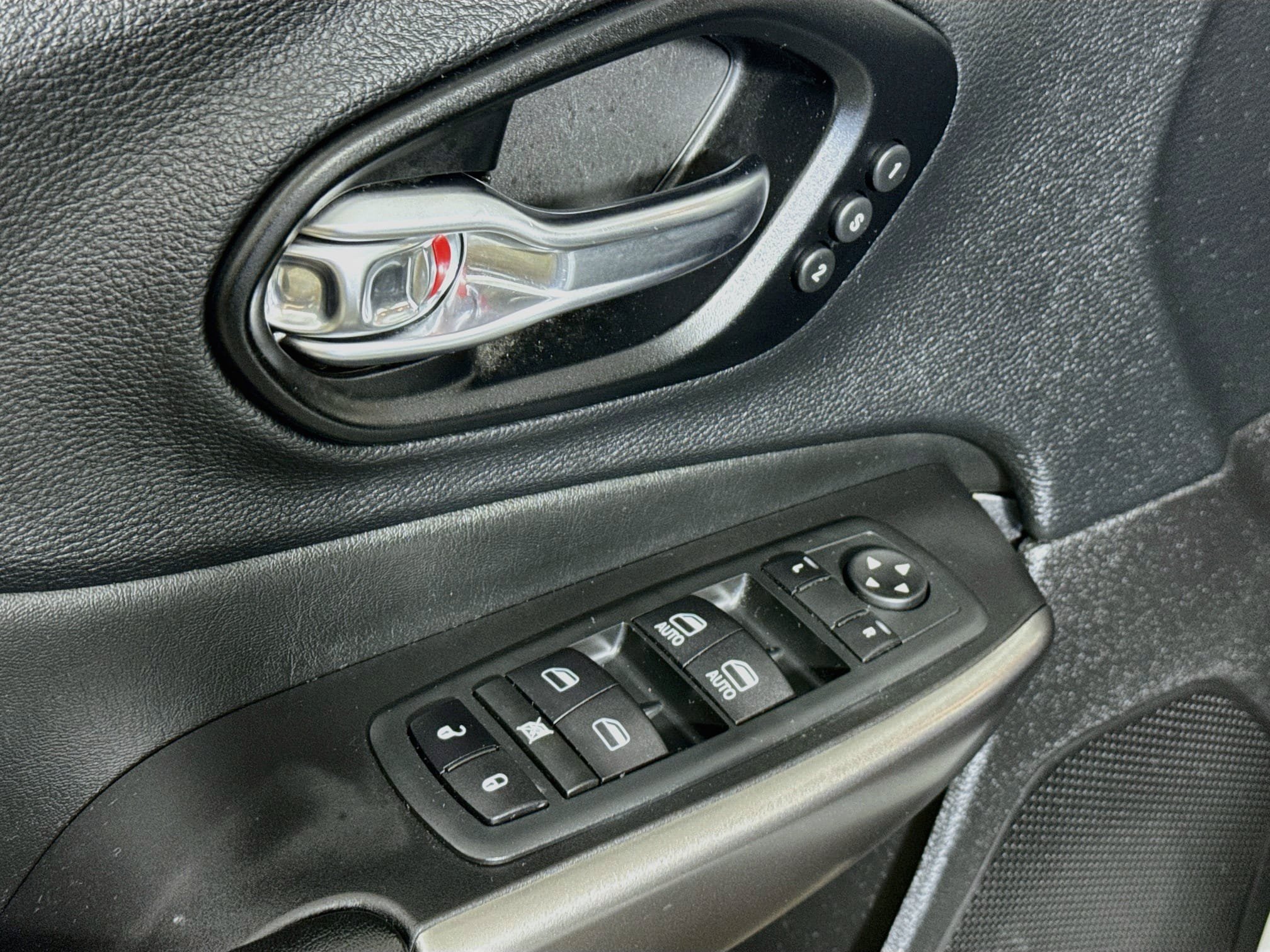 Used 2021 Jeep Cherokee Limited w/ Elite Package AWD/4WD image 21