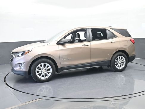 Used 2019 Chevrolet Equinox LS FWD image 2