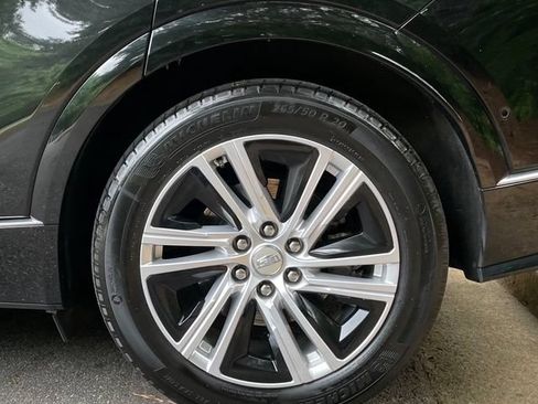 Used 2024 Cadillac Lyriq Luxury AWD/4WD image 6