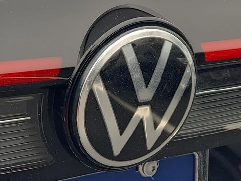 Certified 2025 Volkswagen Taos SE image 27