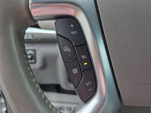 Used 2016 Chevrolet Traverse LTZ AWD/4WD image 22