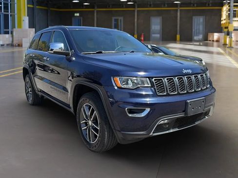 Used 2017 Jeep Grand Cherokee Limited image 3