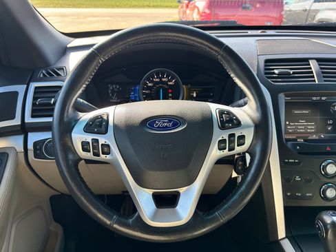 Used 2015 Ford Explorer XLT w/ Equipment Group 202A image 13