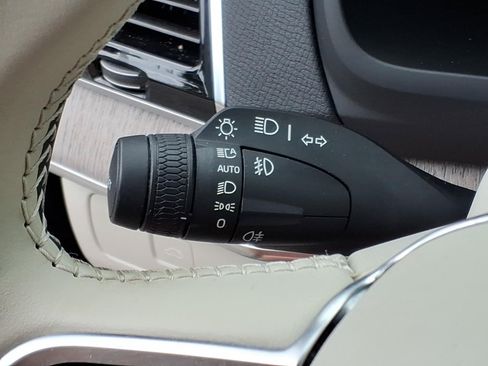 Certified 2025 Volvo XC90 B6 Plus w/ Protection Package Premier AWD/4WD image 19
