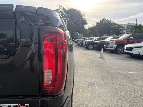 Used 2023 GMC Sierra 2500 AT4 w/ AT4 Preferred Package AWD/4WD image 10