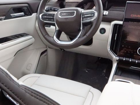 New 2026 GMC Acadia Denali w/ Super Cruise Package AWD/4WD image 9