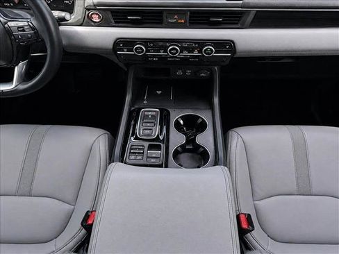 Used 2025 Honda Pilot EX-L image 17
