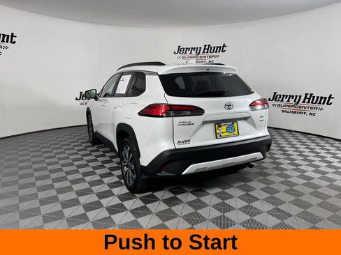 Used 2024 Toyota Corolla Cross XLE w/ Convenience Package AWD/4WD image 9