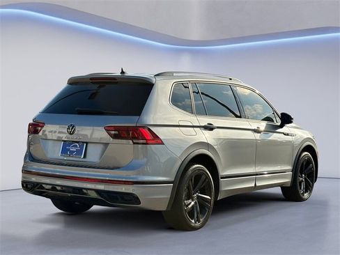 Used 2023 Volkswagen Tiguan SE R-Line image 4