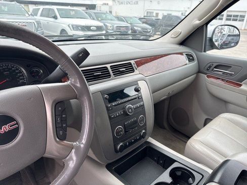 Used 2012 GMC Yukon XL SLT w/ SLT-2 Equipment Package image 17