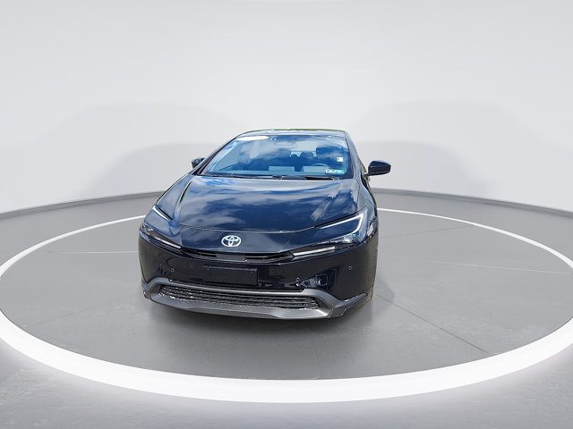 Used 2025 Toyota Prius LE FWD image 3