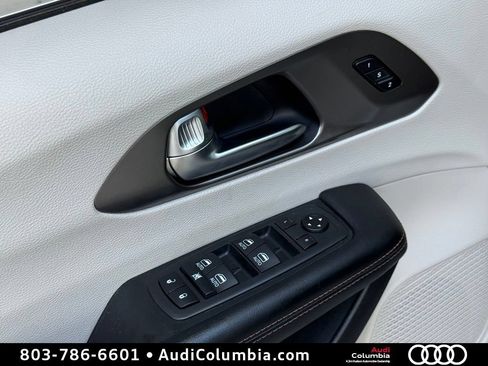 Used 2020 Chrysler Pacifica Touring-L Plus w/ Advanced Safetytec Group FWD image 20
